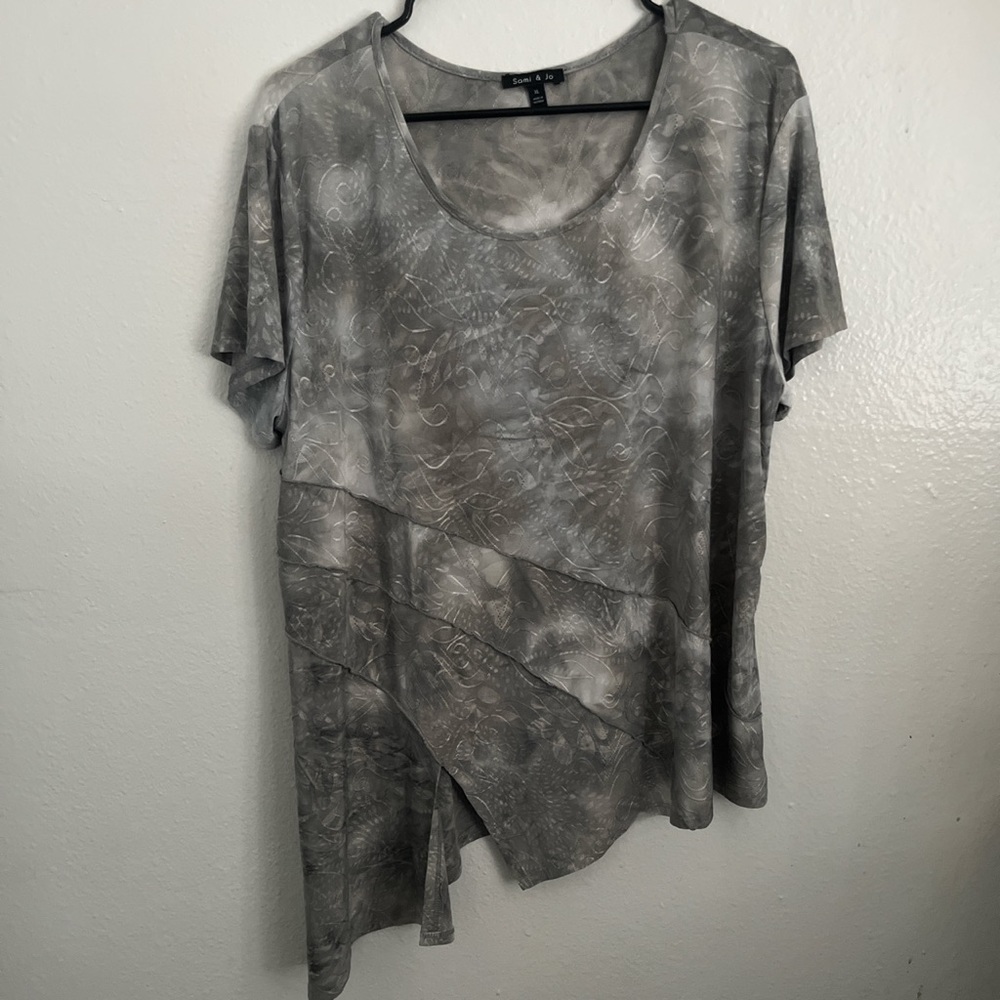 Sami & Jo super cute shirt perfect for over leggings!